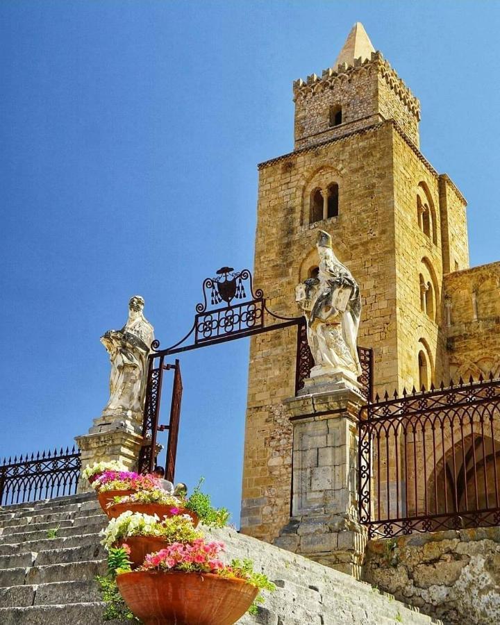 Familyholidays La Finestra Di Fronte Cefalu Bagian luar foto